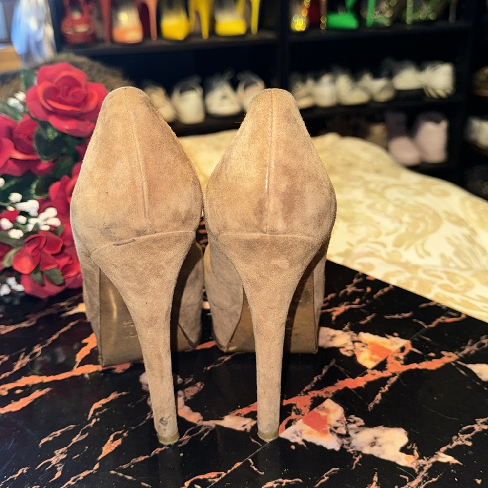 Fendi Suede Platform Logo Toe Rounded Pump Heels - image 4